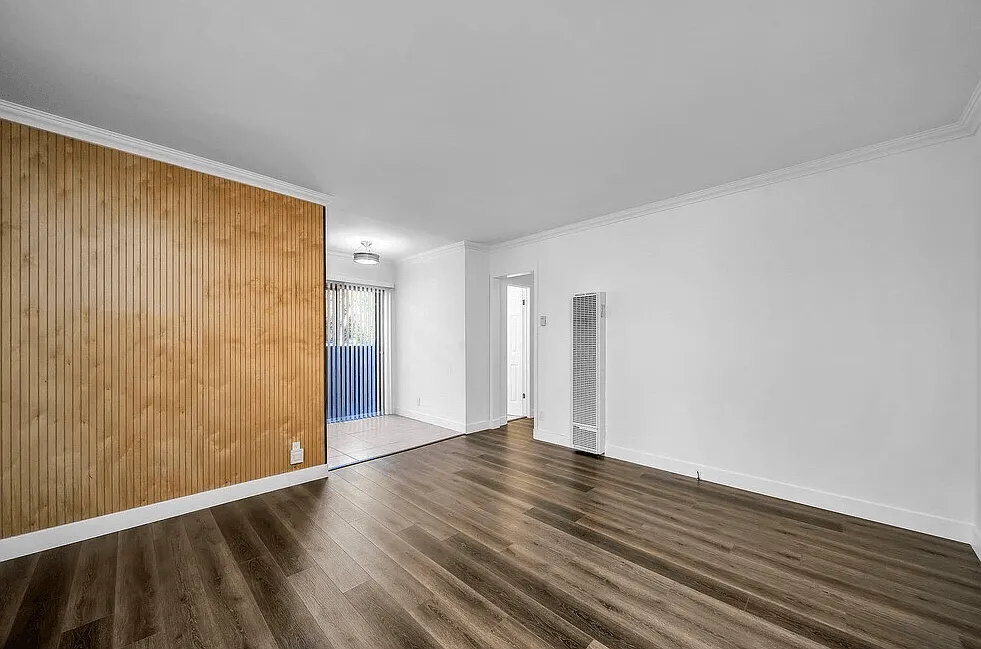 4350 Franklin — Photo 3