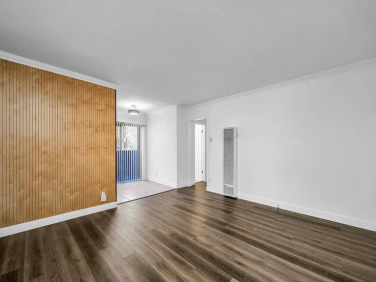 4350 Franklin Ave — Photo 3