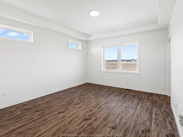 210 McLellan Ave — Photo 10