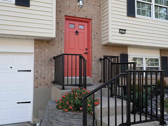 3rd image of 10252 Crestland Ct