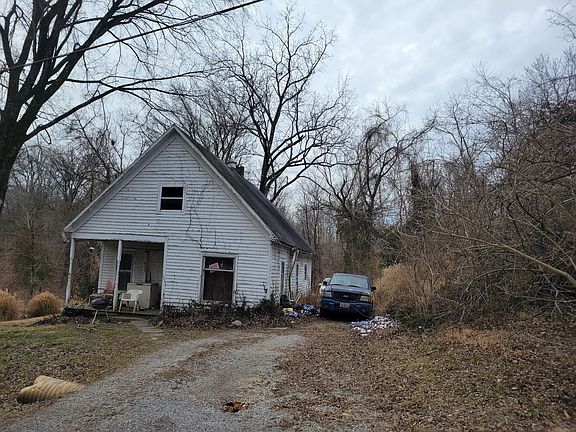 2nd image of 627 E High St