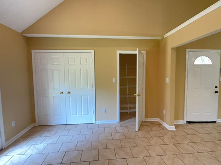 5554 Steffani Dr — Photo 4