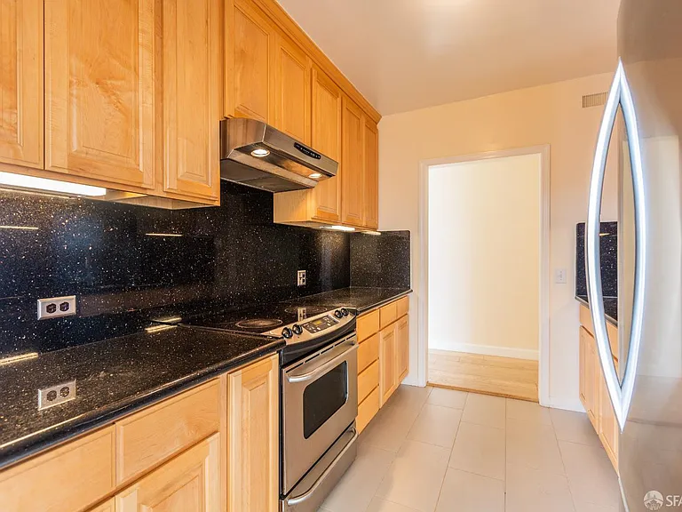 999 Green St #2501 — Photo 5