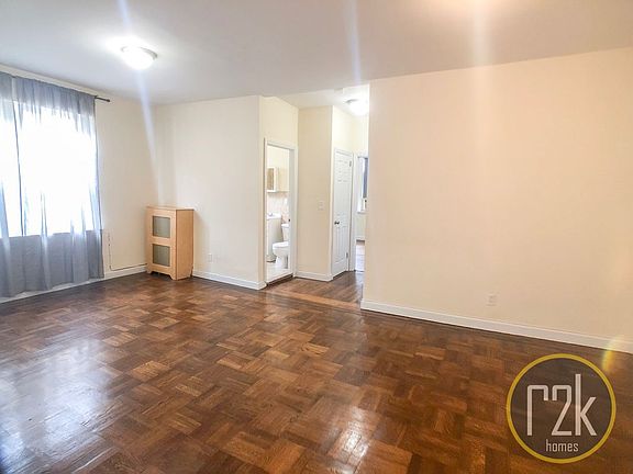 4th image of 4721 44th St #3F