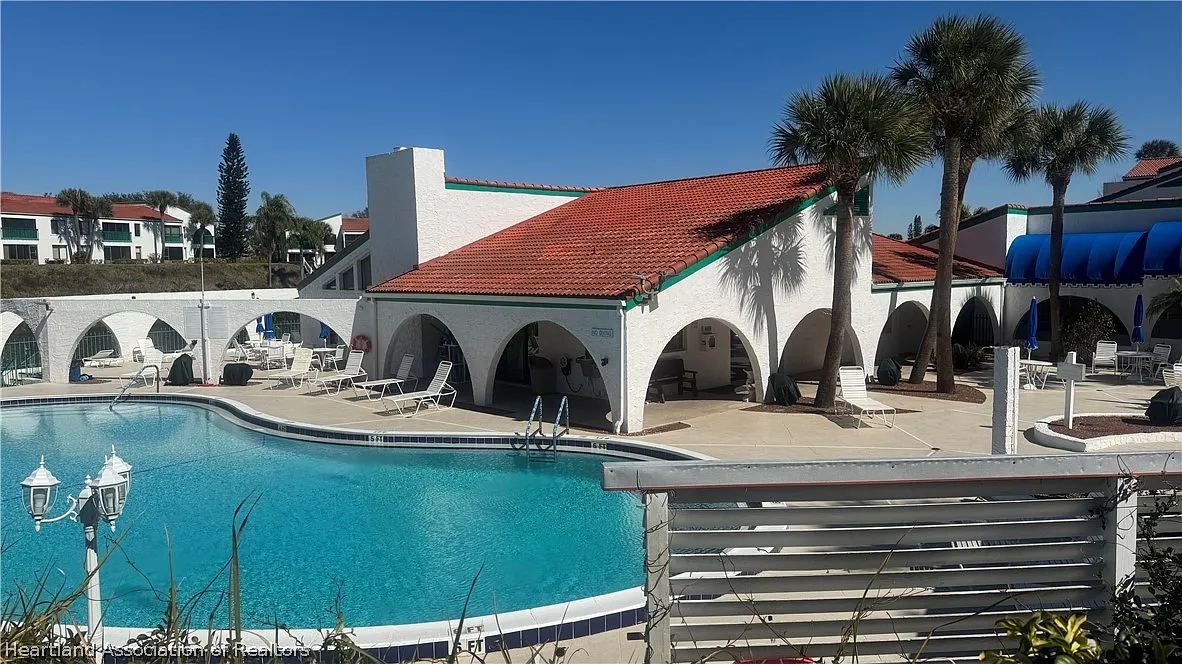 3 bed, 2.0 bath, 1287 sqft, $1,800 — Photo 2