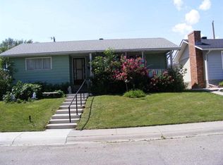 911 E Penmeadows Rd SE, Calgary, AB T2A 3R1