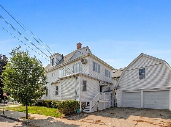 3rd image of 109 Bucknam St