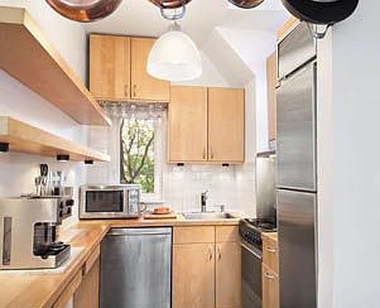 3rd image of 337 W 20th St #Phm