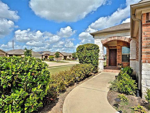 3rd image of 638 Saffron Plum Ln