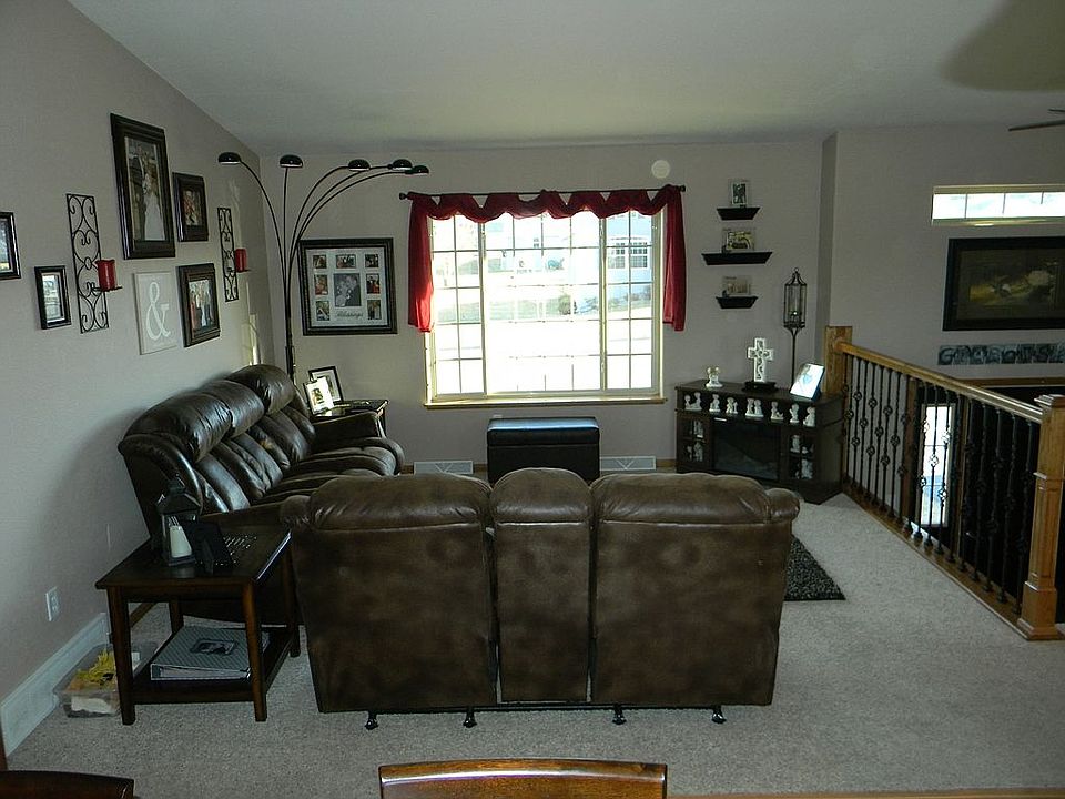 2nd image of 6212 Quentin St