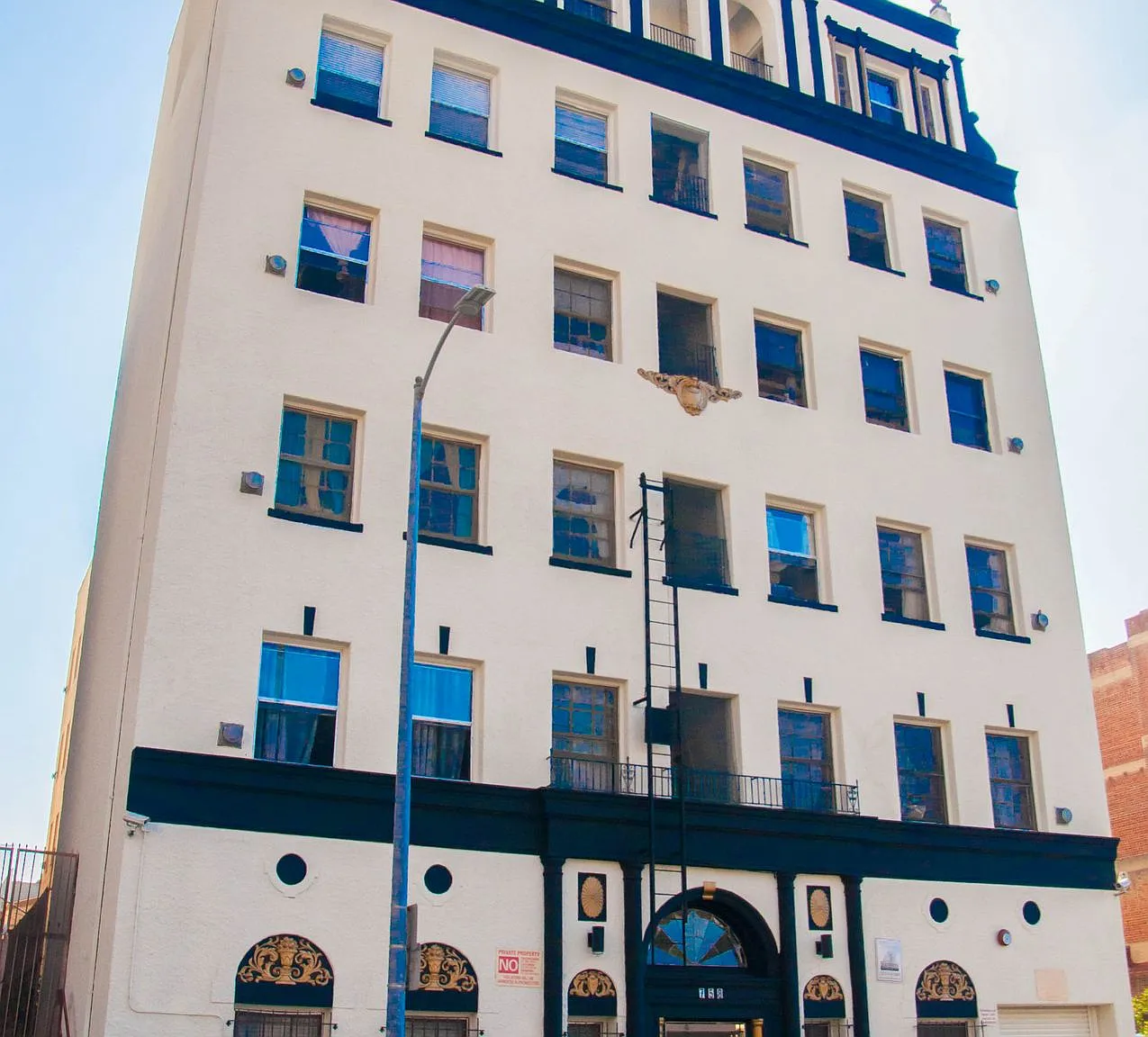 Guntharp Apartments — Photo 1
