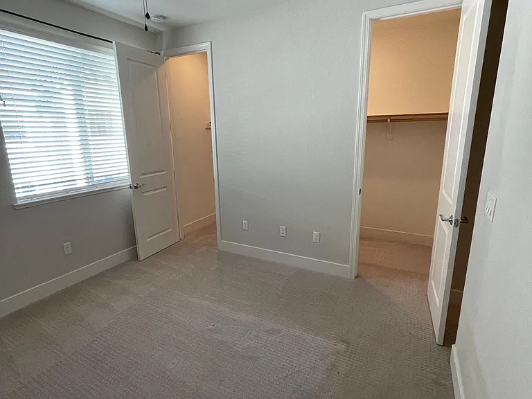363 Pear Tree Ter #E — Photo 32