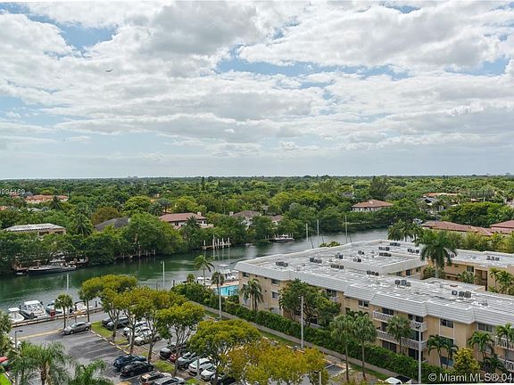 2nd image of 90 Edgewater Dr APT 1009