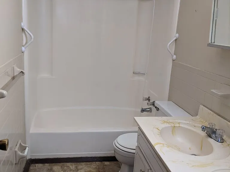102 McConnell St — Photo 30