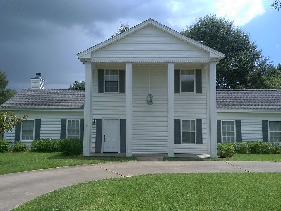 1st image of 2621 Laura Ln