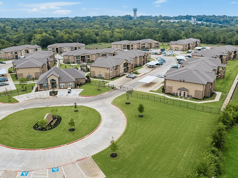 Willow Creek Apartments — Photo 42