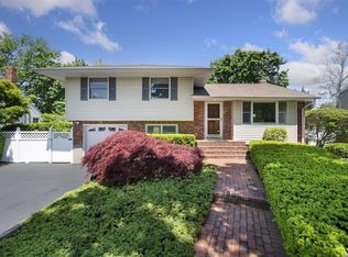 23 Tyram Ln, Commack, NY 11725