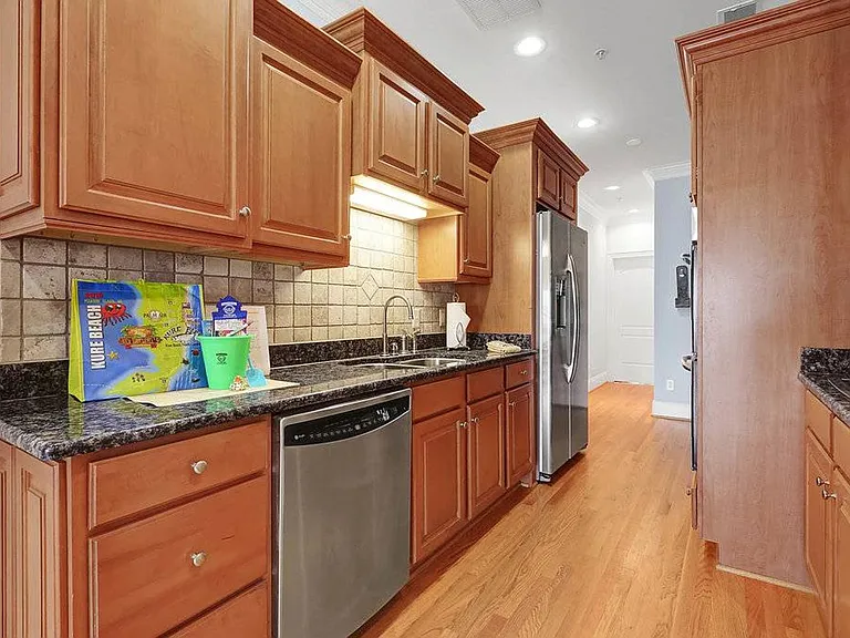 305 S Lake Park Blvd #106 — Photo 12
