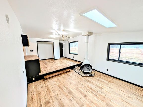 3rd image of 3246 E Berkeley Street