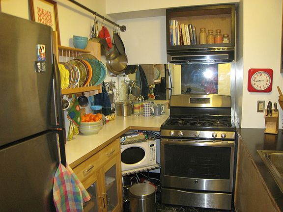 4th image of 1217 Island Dr APT 202