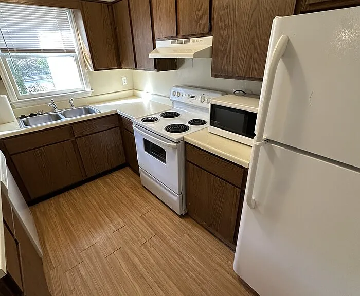 925 Hearthridge Ct #B — Photo 1