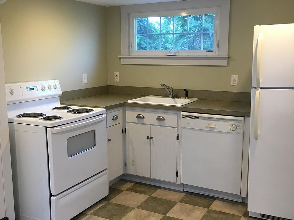 2nd image of 5 Howland Ct #5
