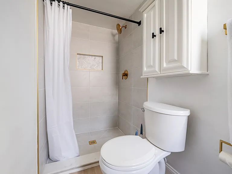 En-suite master bathroom.