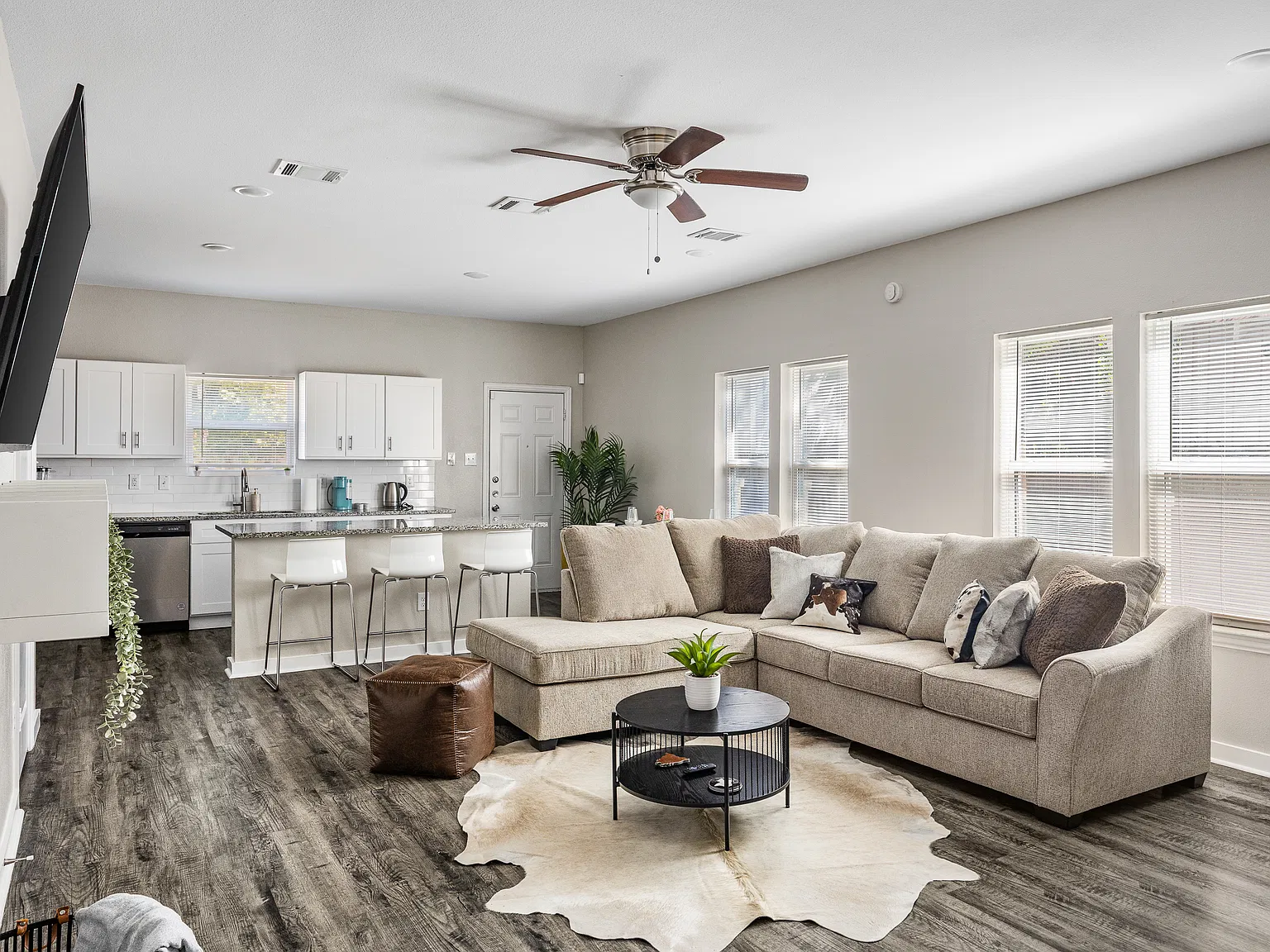 3 bed, 1500 sqft, $3,600 — Photo 1