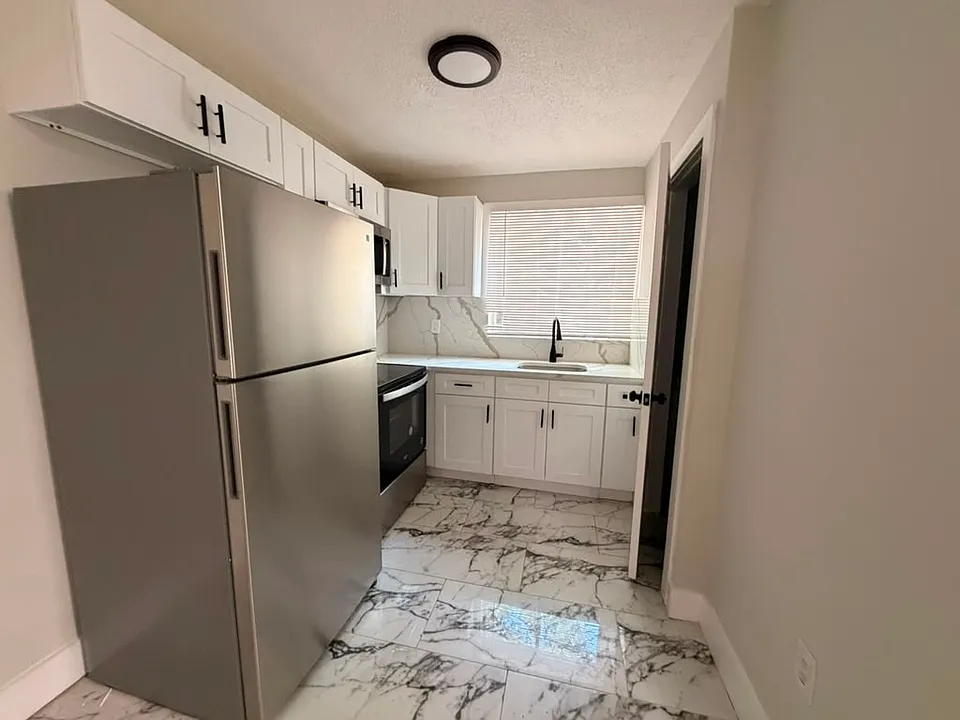 559 Sherman Pkwy #10-B