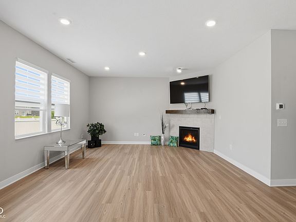 2nd image of 9458 Tobin Cir