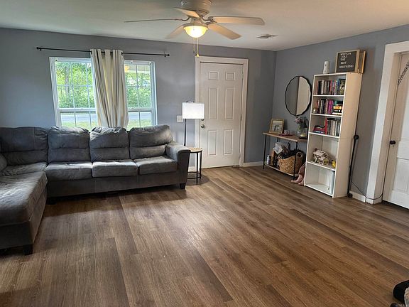 3rd image of 69 College St