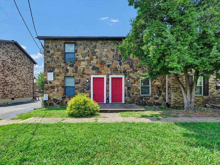 3100 Orchard Manor Cir — Photo 2