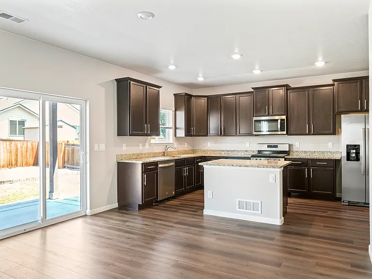 2141 Kerry St — Photo 2