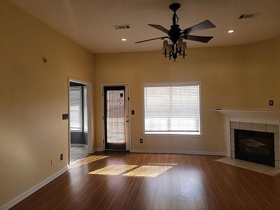 3rd image of 155 Colt Ln