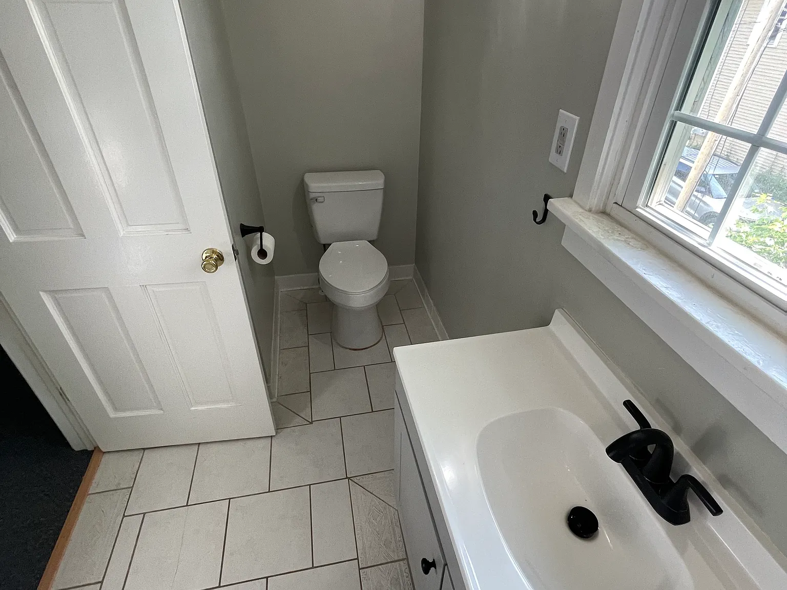 3 bed, 1300 sqft, $2,000 — Photo 4