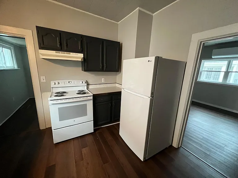 210 N Gilbert St — Photo 13