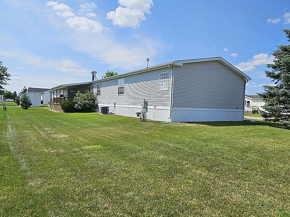 2nd image of 425 Birds Nest Ln