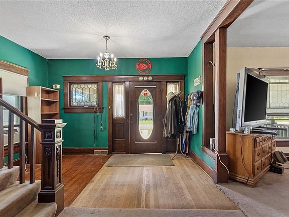 4th image of 602 W Walnut St