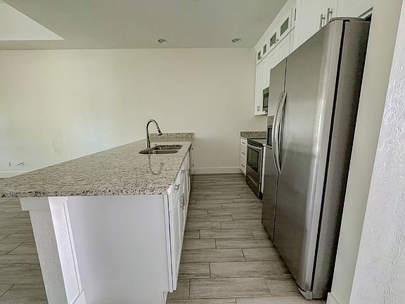 4th image of 2709 Magdalina Dr #B