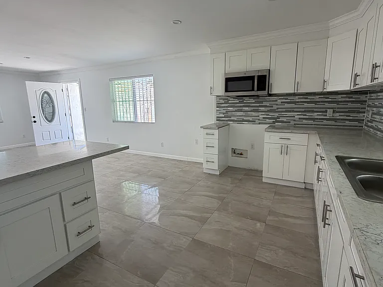 8953 San Carlos Ave #B — Photo 4