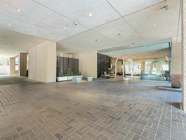 5000 Montrose Blvd #16B — Photo 14
