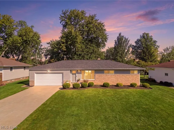 567 Twilight Dr, Seven Hills, OH 44131
