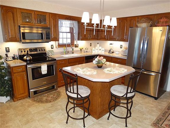 4th image of 310 Winchester Ct