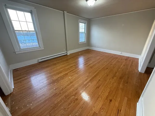 39 Dutcher St, Hopedale, MA