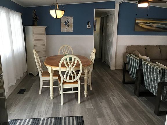 3rd image of 100 Pier B