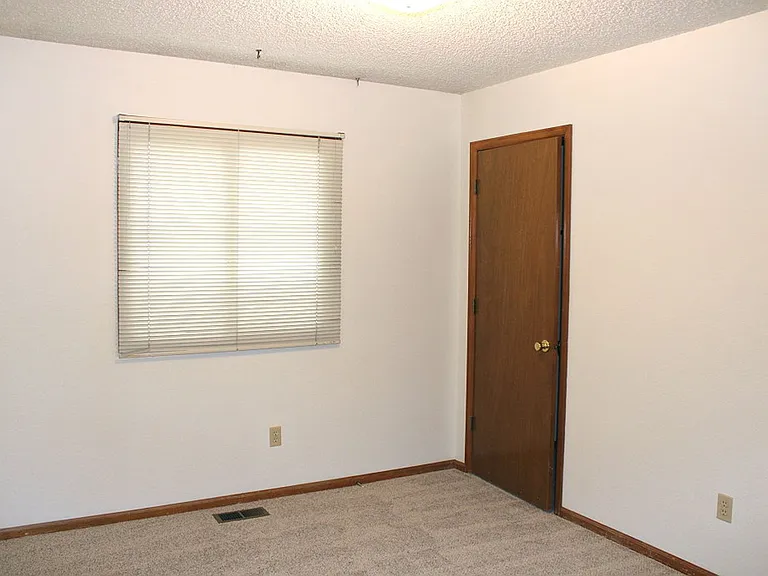 2407 Sunstone Dr — Photo 6
