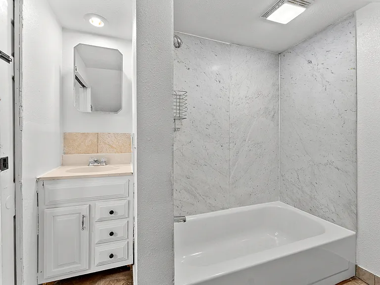 807 S Main Ave #4 — Photo 7