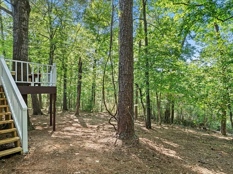 213 Dogwood Glen Dr — Photo 17