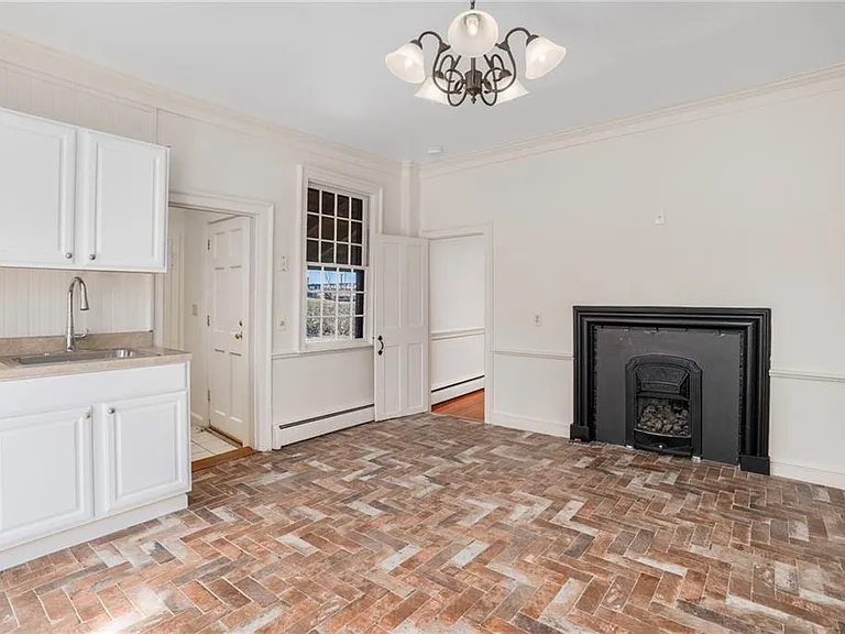 14 Elm St — Photo 4