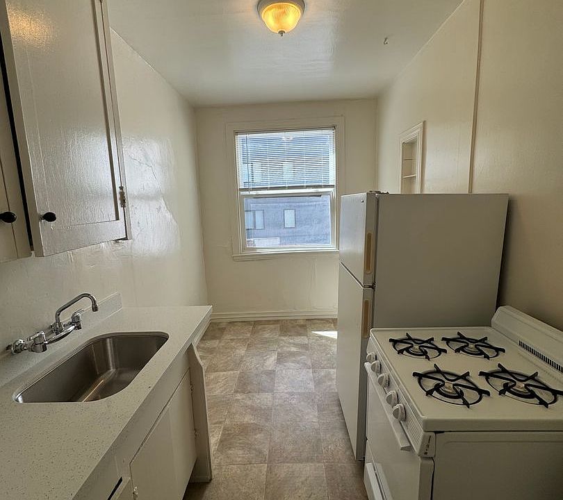1st image of 1757 Oxford St #4